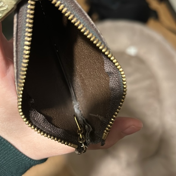 Louis Vuitton LV Key Pouch Card Holder - Picture 10 of 12